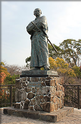 風頭公園の坂本龍馬像