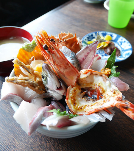 「塩湯」の海鮮丼