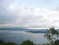十和田湖が晴れた時ぃ。十和田湖が台風の時ぃ。
